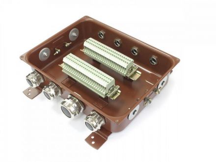 Коробка монтажная КМ 65-40 УХЛ1,5 латунный ввод IP65