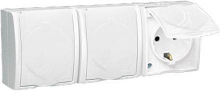 Simon15 Aqua Розетка тройная 2Р+Е Schuko со шторками с крышкой полупр. IP54 16А 250В винт.зажим S15A белый